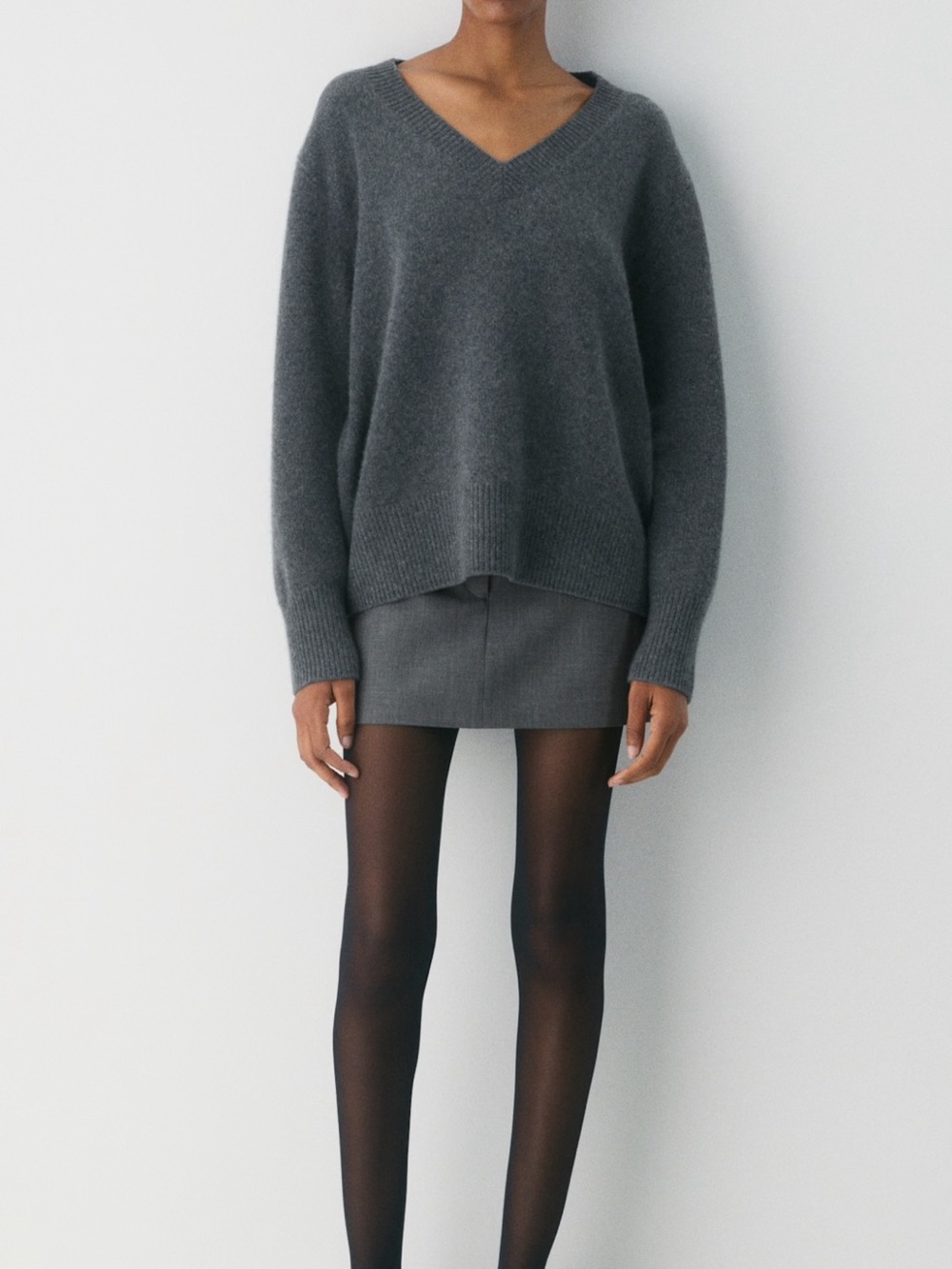 Aritzia Babaton Grey V Neck Sweater